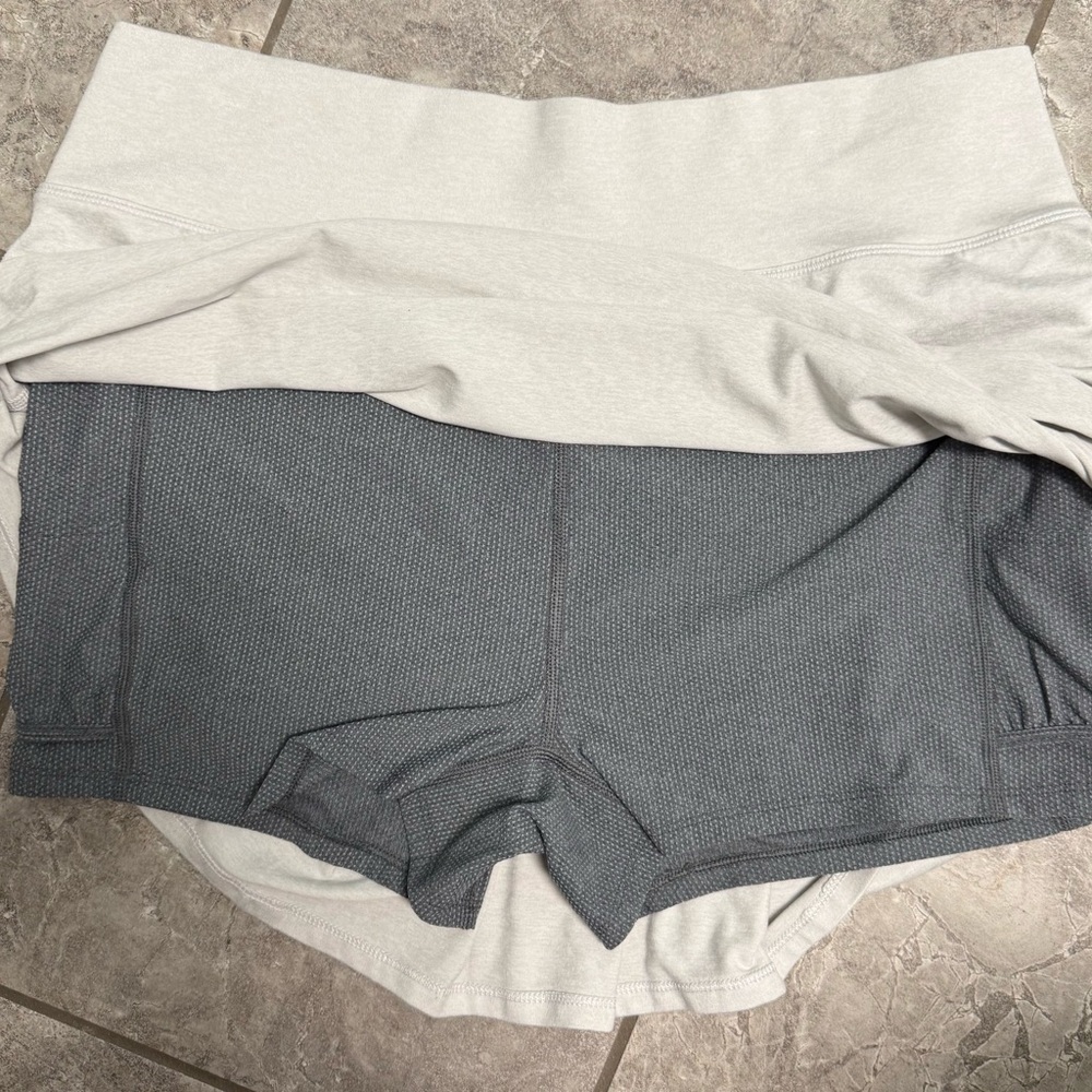 Vuori Women's Halo Performance Skirt Sz XL Salt Heather Color - Picture 9 of 12